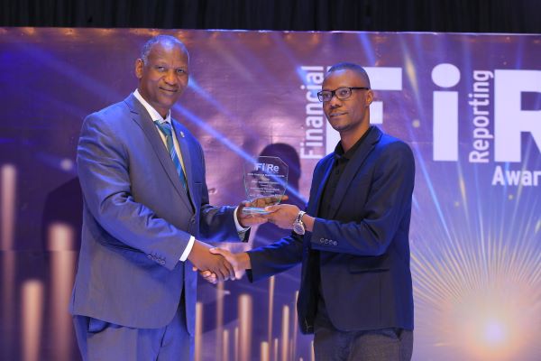7th ICPAU President, CPA Protazio Begumisa (Left), hands over the 2023 Other Insurance Service Award to Willis Towers Watson Uganda Insurance Brokers.