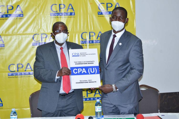 ICPAU President CPA Constant Mayende (L) releasing results of the CPA Dec 2021 exams on 19 Jan 2022 at Skyz Hotel. Right is PAEB Chair CPA Geoffrey Byamugisha